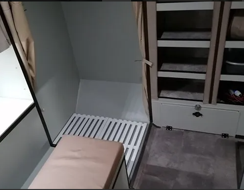 Cheetah - 2 Sleeper Eezy + Inside Shower
